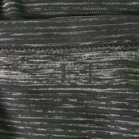Lululemon Swiftly Tech Short Sleeve 2.0
Black / White / Black, Sz 14 - Picture 5 of 6